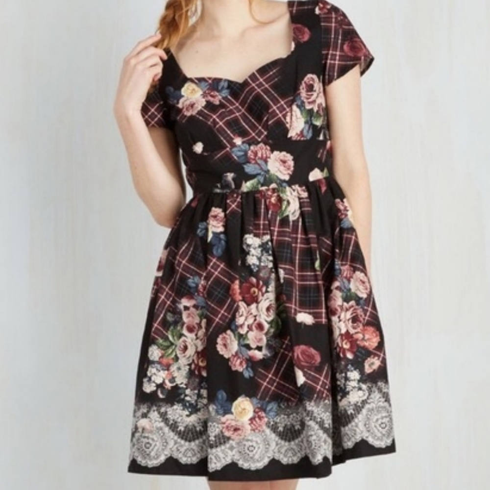 NWOT Modcloth Charm Convention Dress in Floral Plaid, 100% Cotton, P2P 17 in.